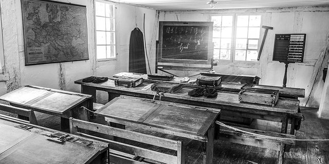 classroom-2196663_640