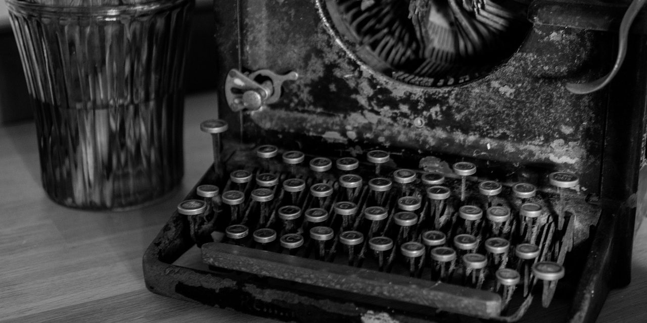 typewriter-669353_1280